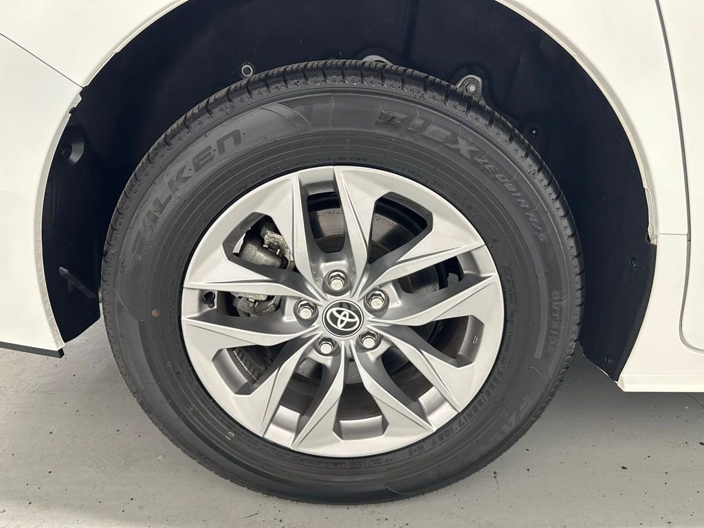 Used 2025 Toyota Sienna LE FWD image 70
