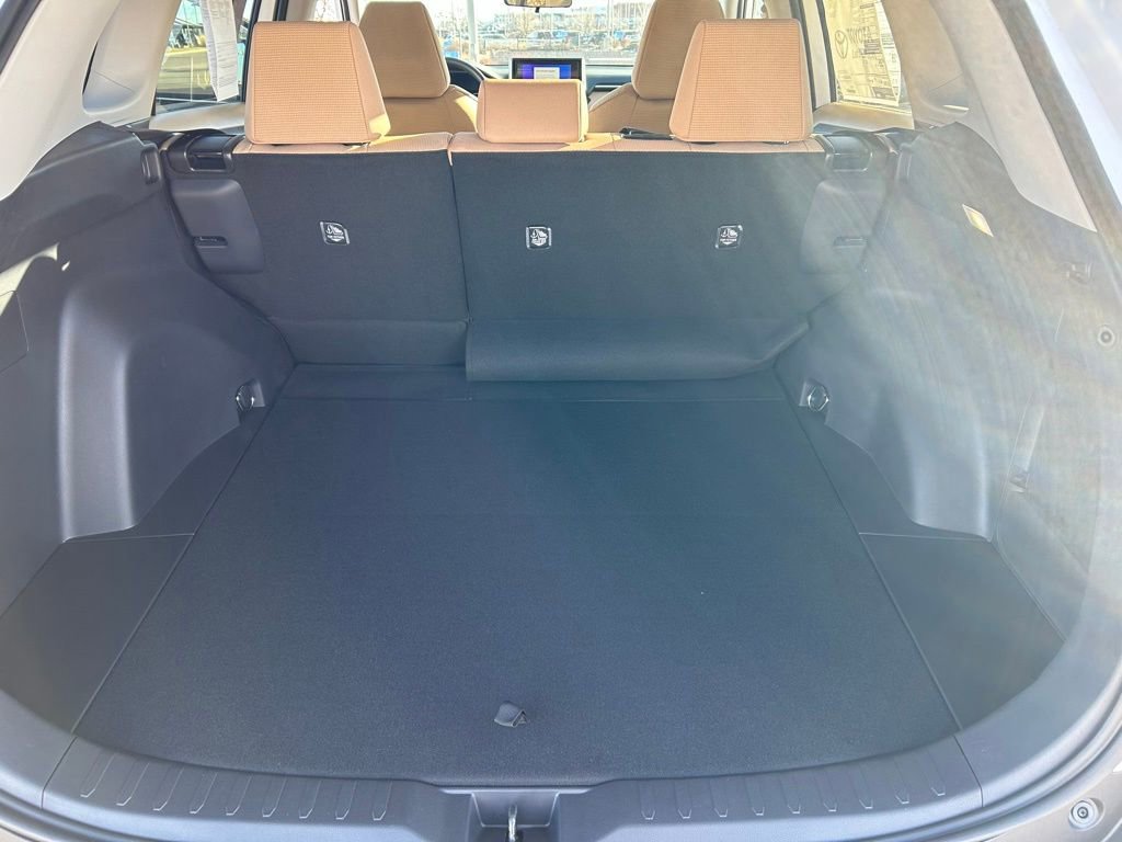Used 2025 Toyota RAV4 SE image 17