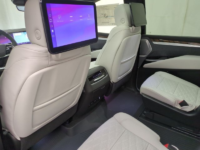 New 2026 Cadillac Escalade ESV Platinum Sport w/ LPO, ONYX Package AWD/4WD image 23