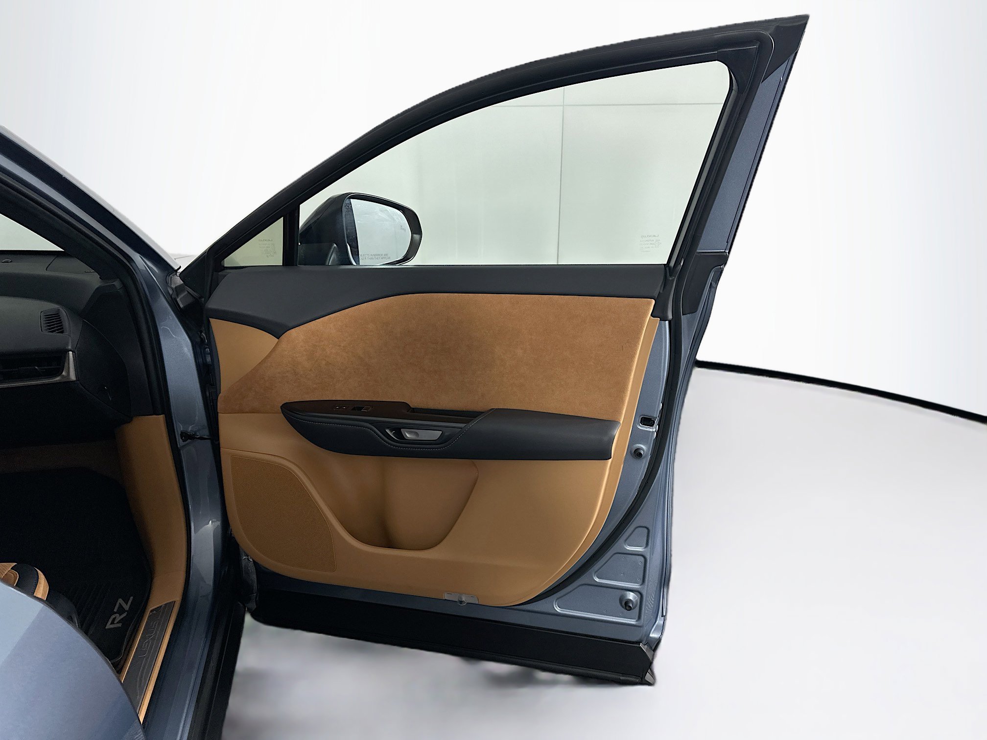 Used 2023 Lexus RZ 450e Premium w/ Accessory Package (2T) image 33