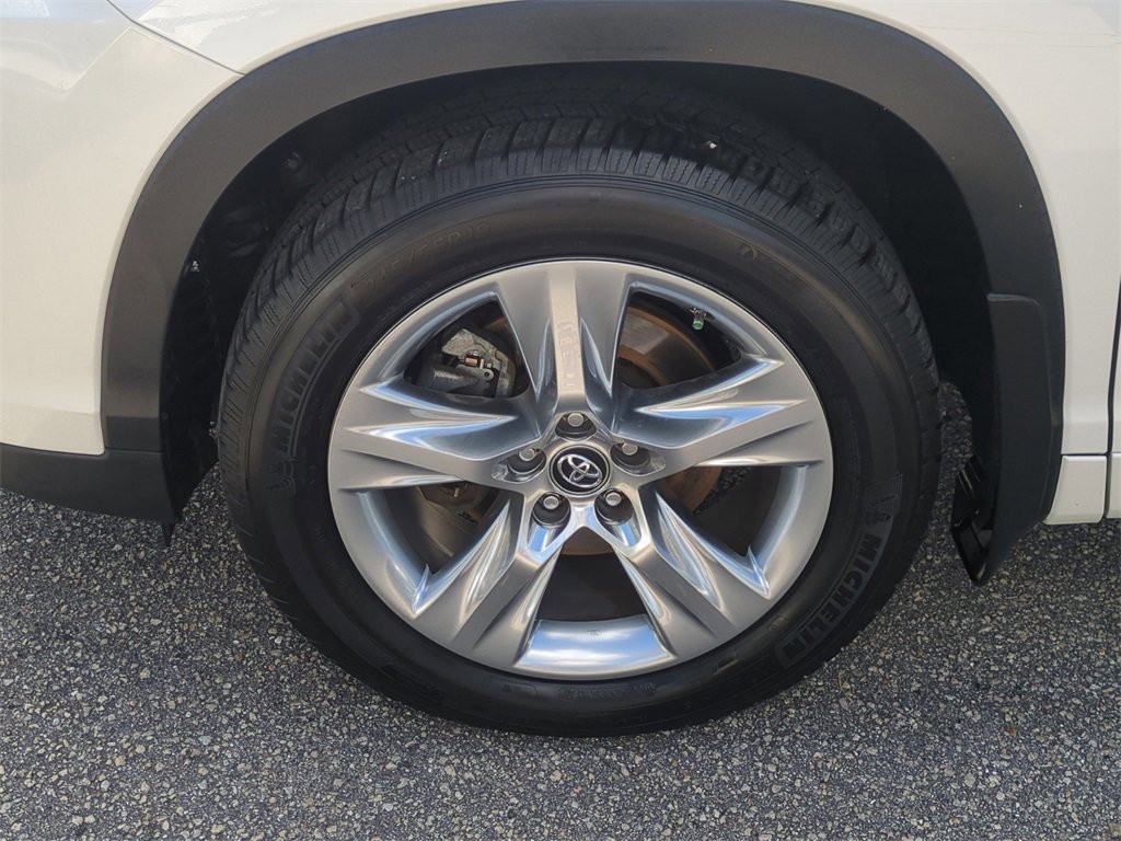 Used 2017 Toyota Highlander Limited image 11