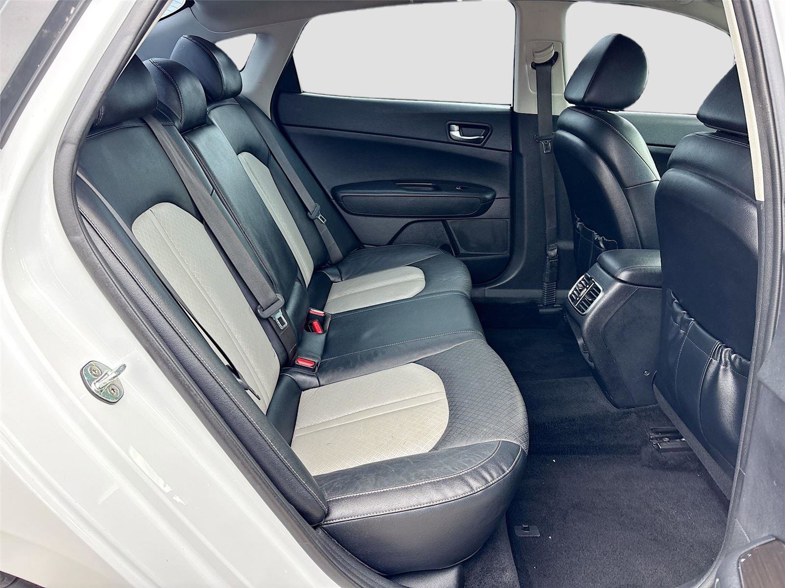 Used 2020 Kia Optima Premium image 29