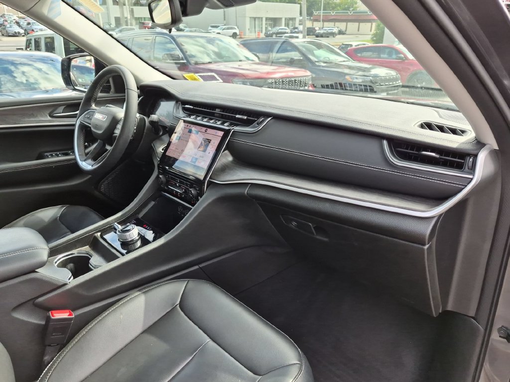 Used 2023 Jeep Grand Cherokee Limited AWD/4WD image 27