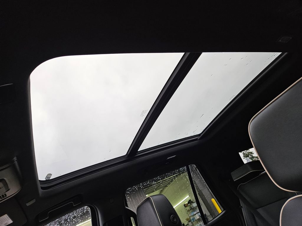 Used 2023 GMC Yukon SLT w/ SLT Premium Package image 22