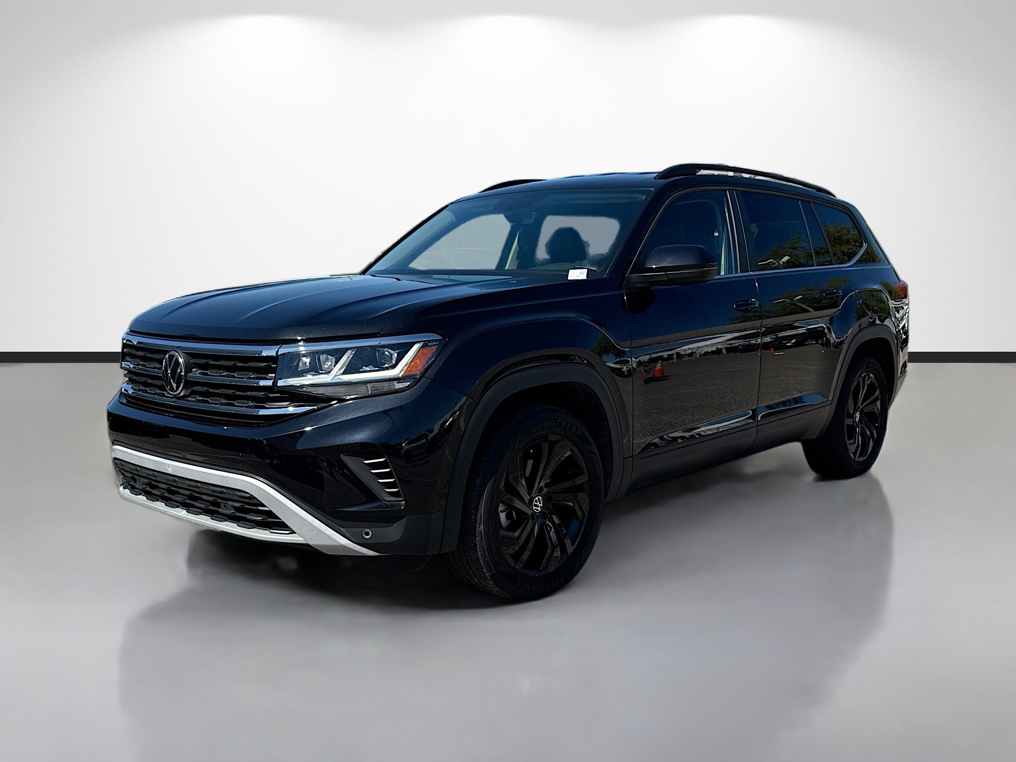 Used 2023 Volkswagen Atlas SE w/ Black Wheel Package image 7