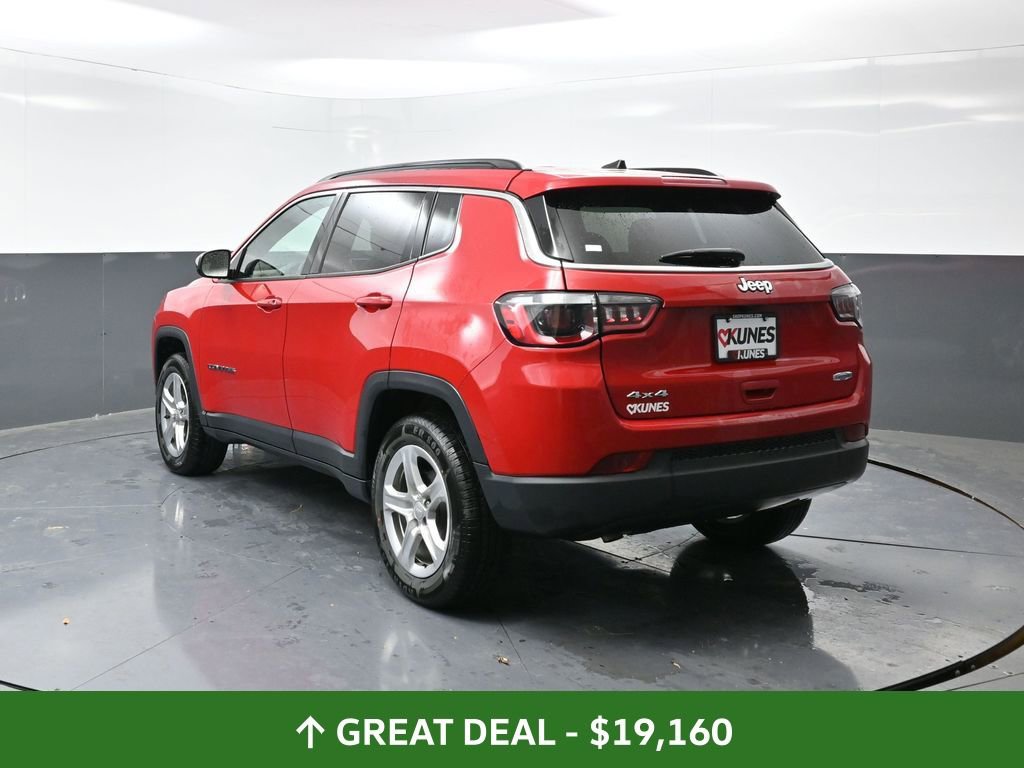 Used 2024 Jeep Compass Latitude image 11