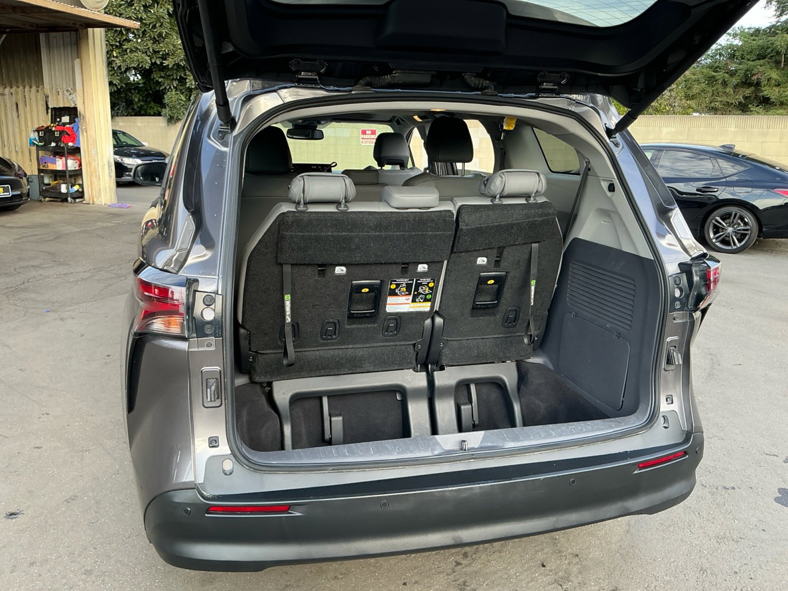 Used 2024 Toyota Sienna XLE FWD image 26