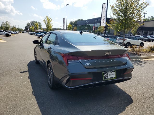 Used 2024 Hyundai Elantra Limited FWD image 6