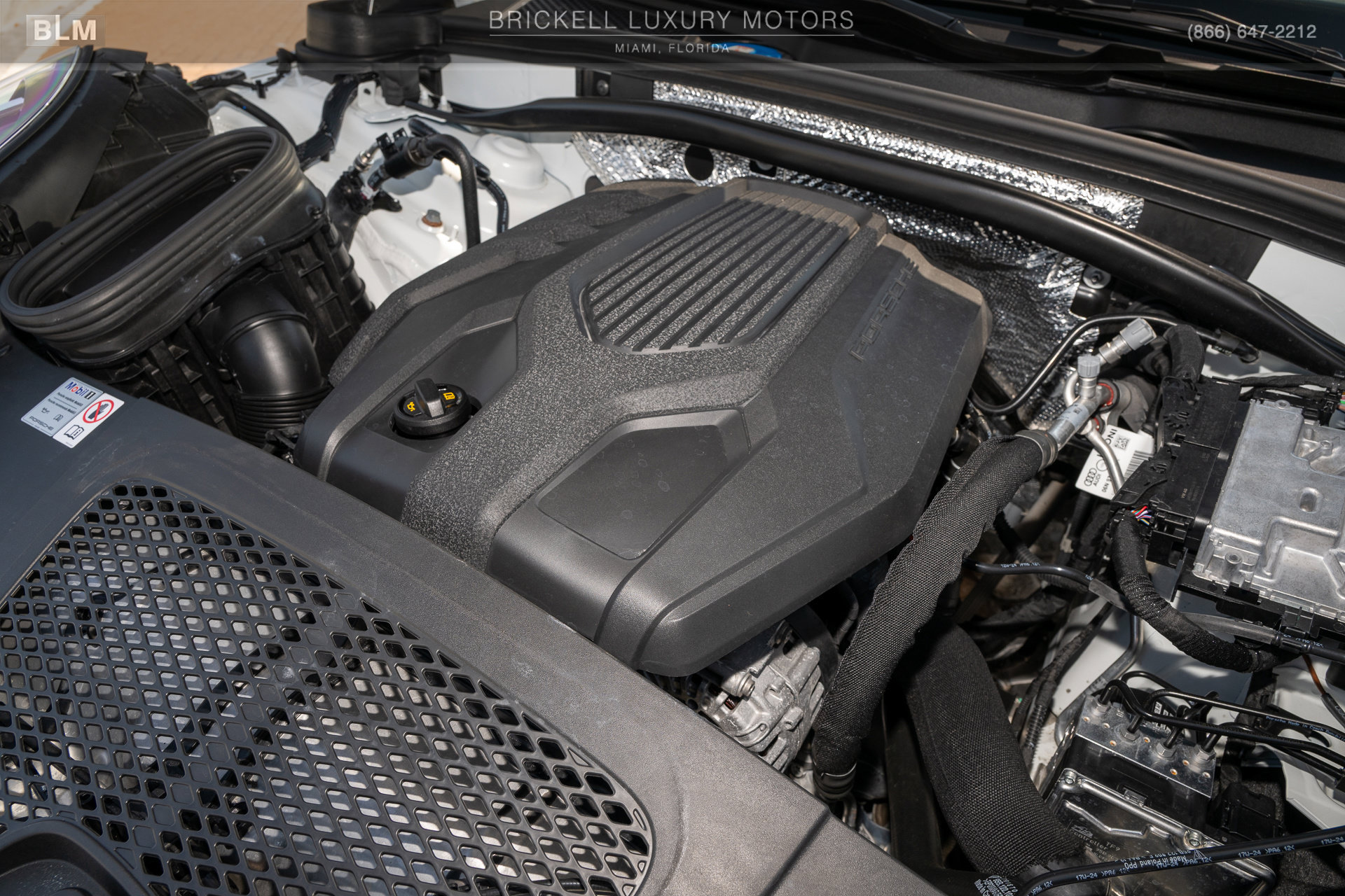 Used 2024 Porsche Macan w/ Premium Plus Package AWD/4WD image 45