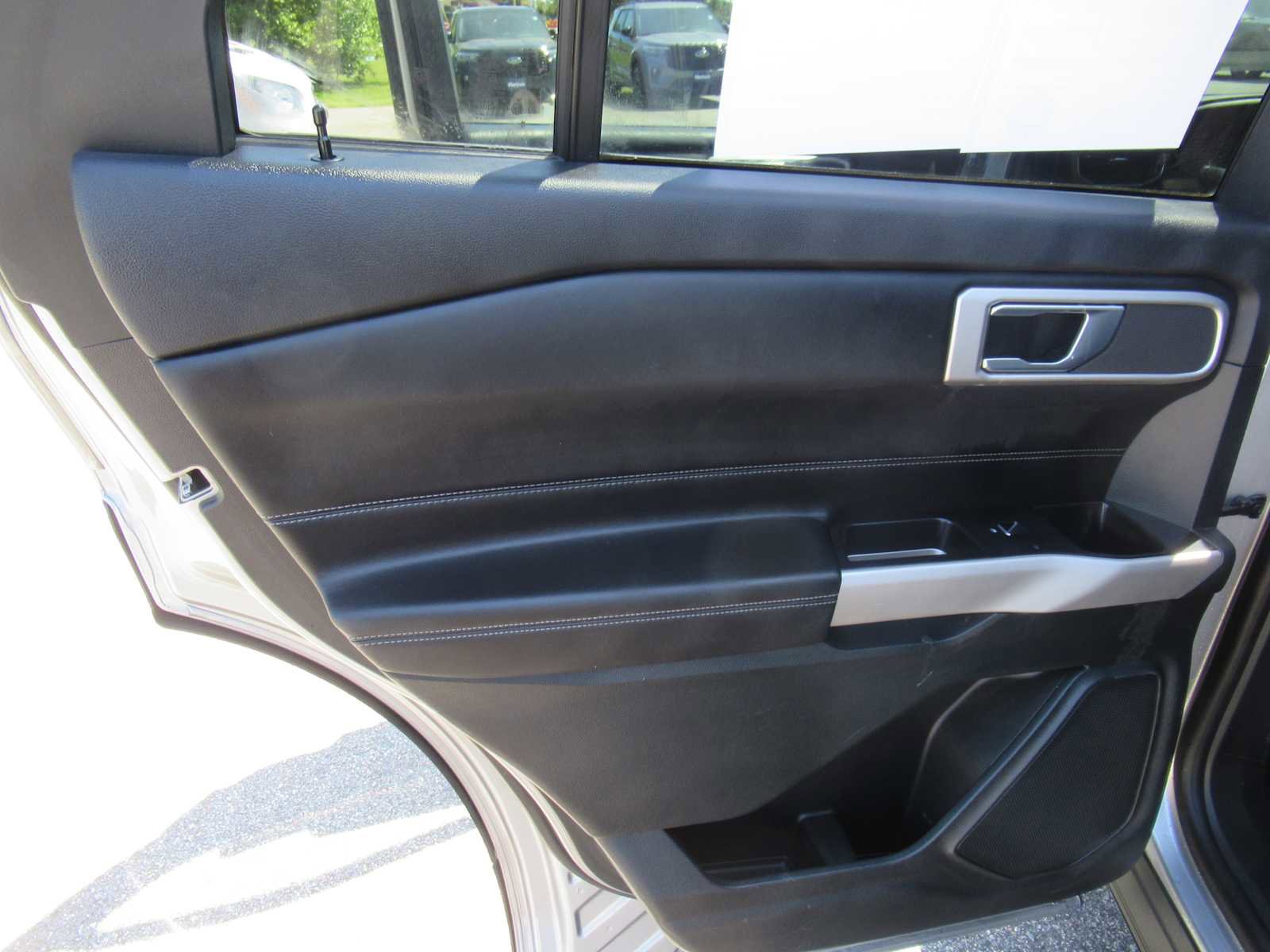 Used 2023 Ford Explorer XLT w/ Equipment Group 202A AWD/4WD image 16