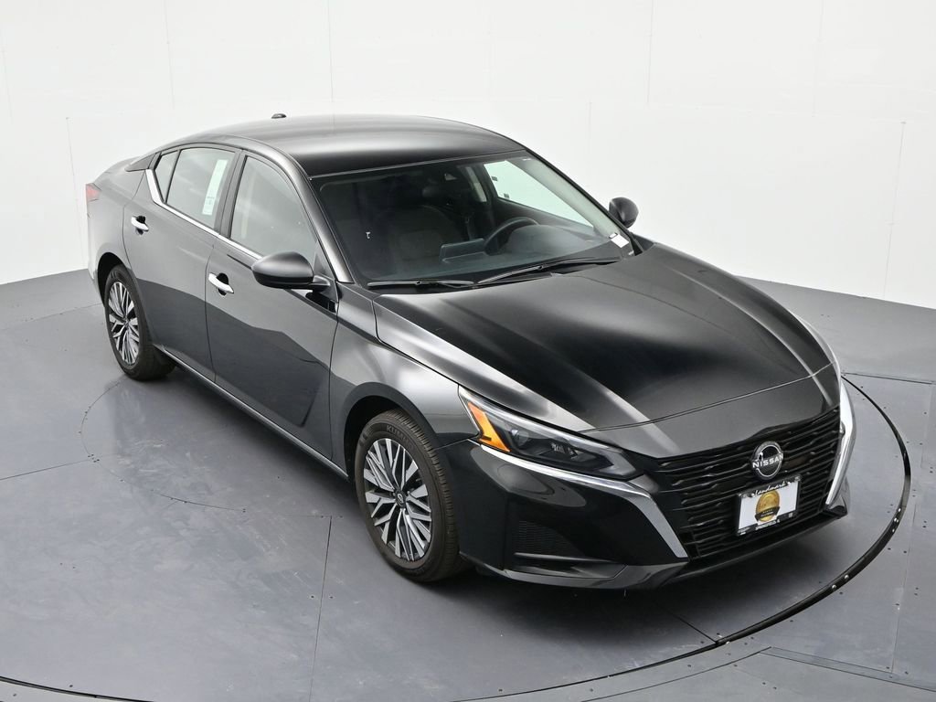 Used 2025 Nissan Altima 2.5 SV image 17