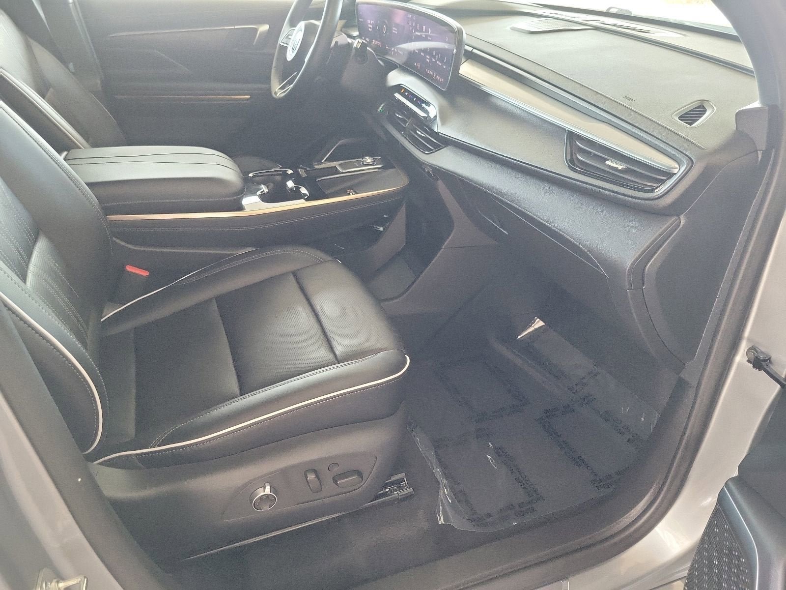 Used 2026 Buick Enclave Avenir FWD image 12