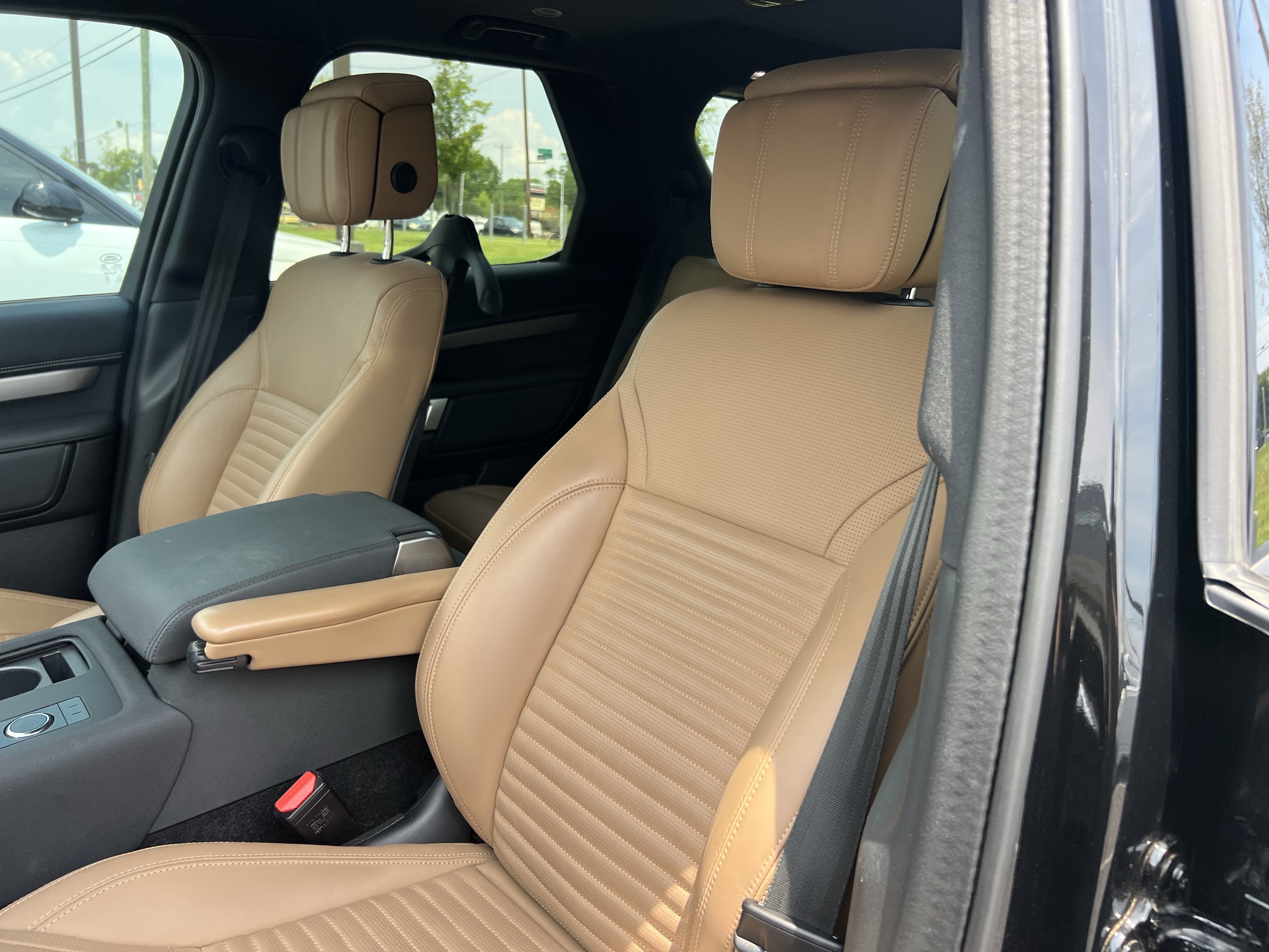 Certified 2025 Land Rover Discovery Dynamic SE AWD/4WD image 17