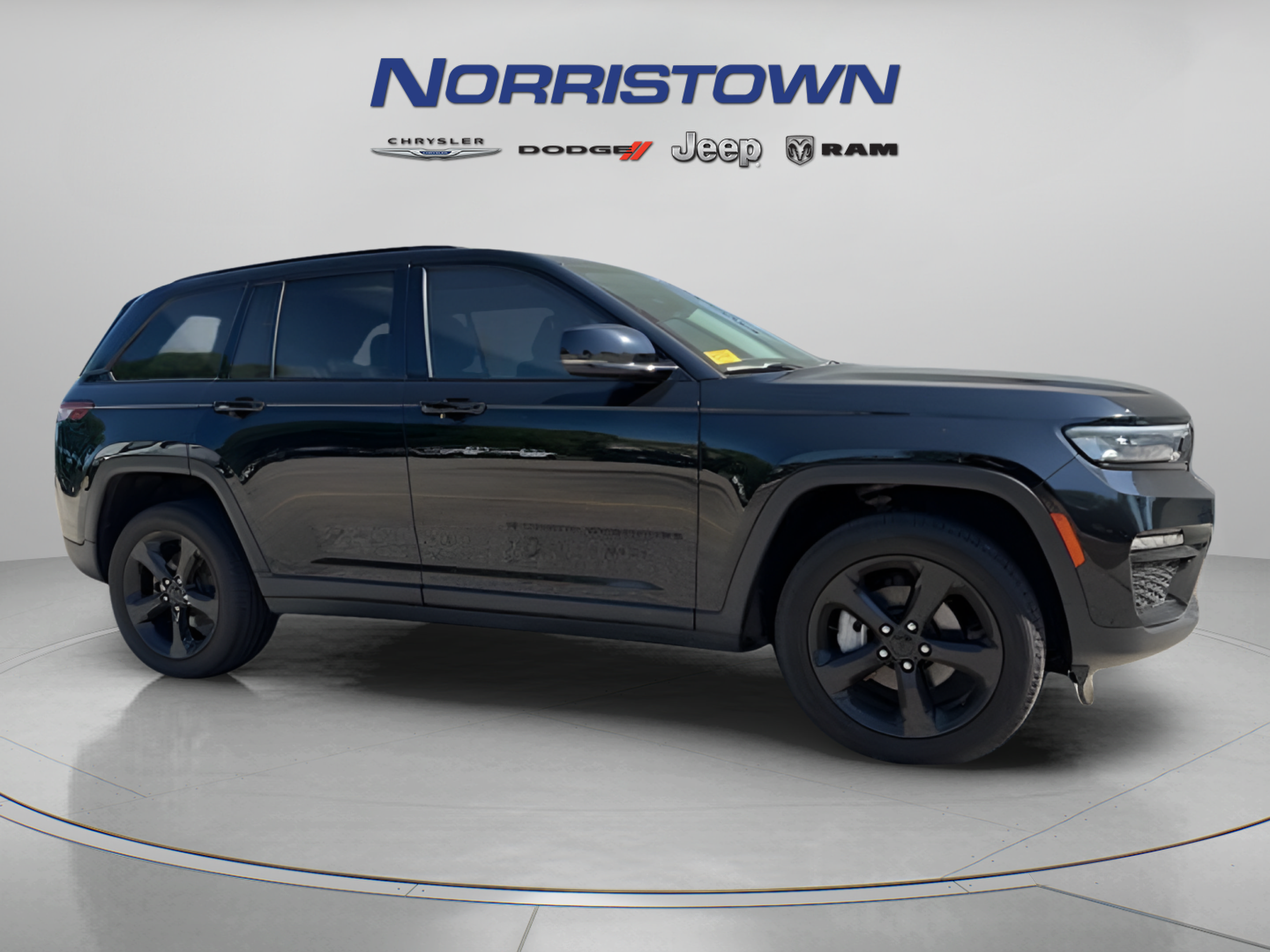 Certified 2023 Jeep Grand Cherokee Limited w/ Black Appearance Package AWD/4WD image 8