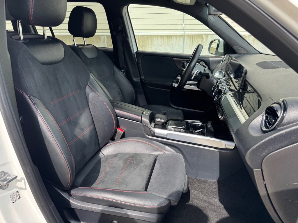 Used 2021 Mercedes-Benz GLB 250 4MATIC image 29