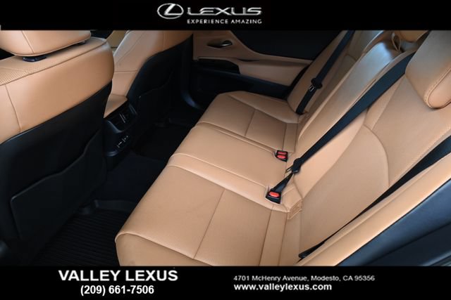 Used 2025 Lexus ES 300h w/ Premium Package FWD image 16
