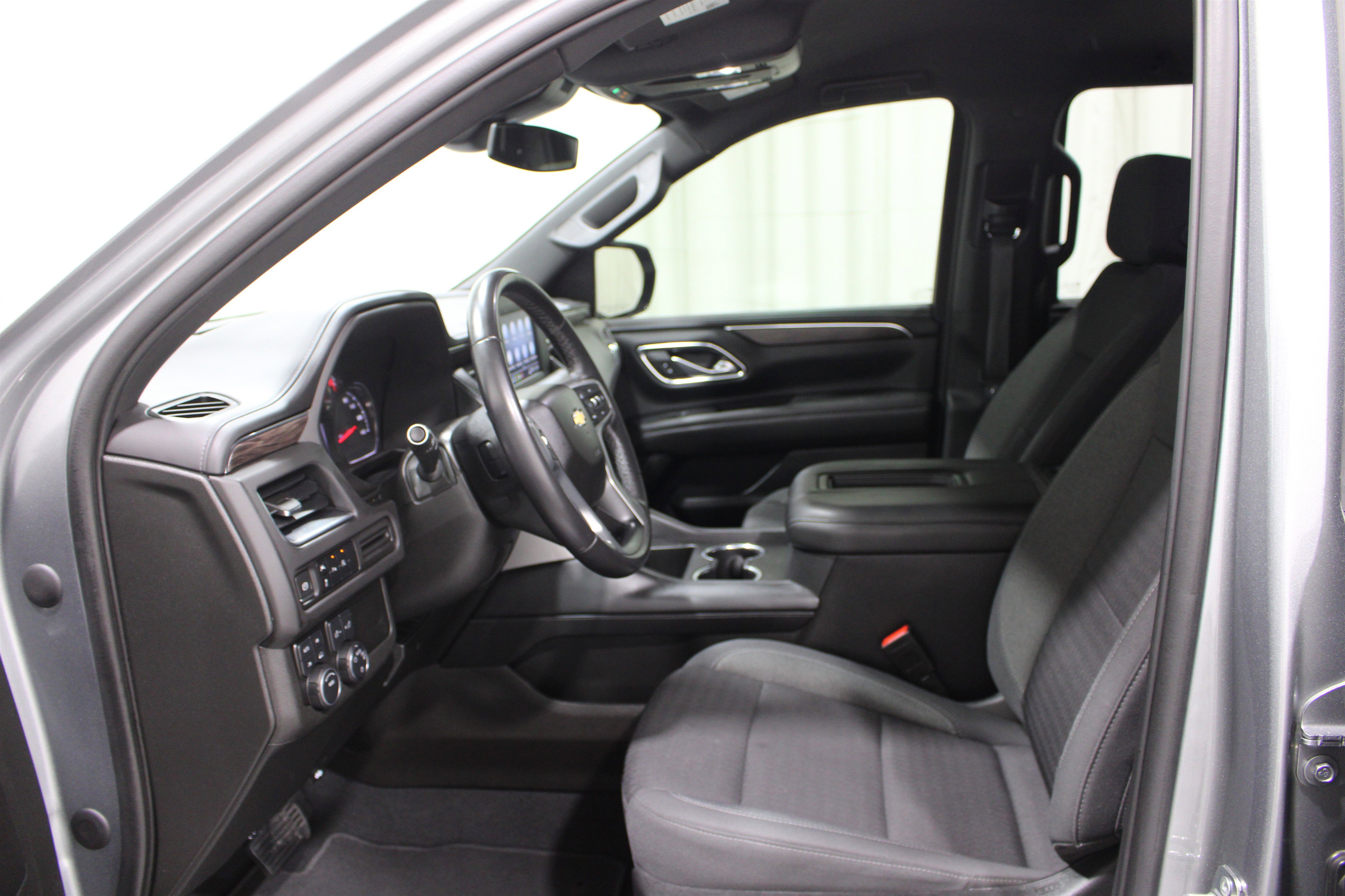 Used 2023 Chevrolet Suburban LS image 3