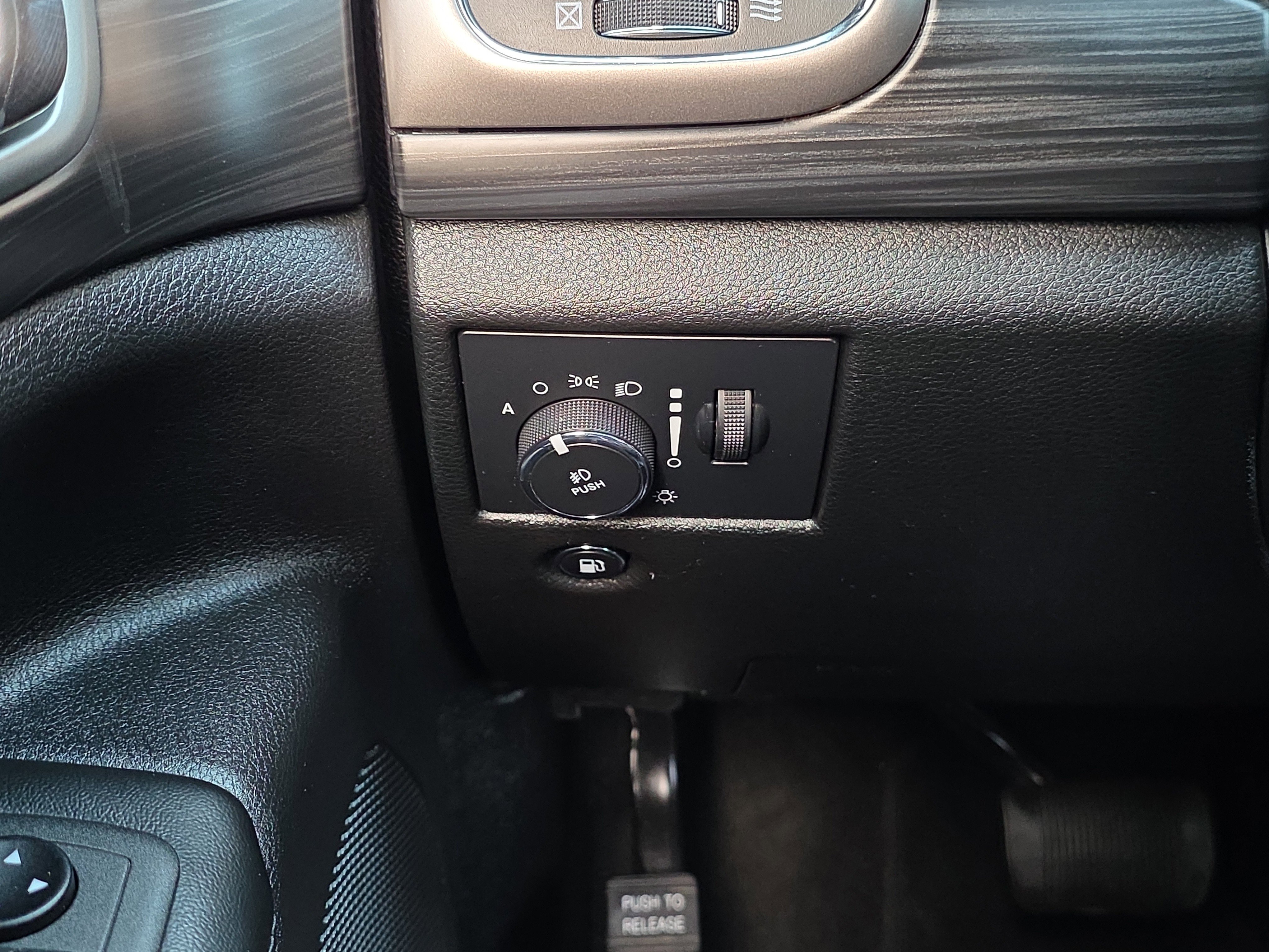 Used 2022 Jeep Grand Cherokee Laredo X image 28