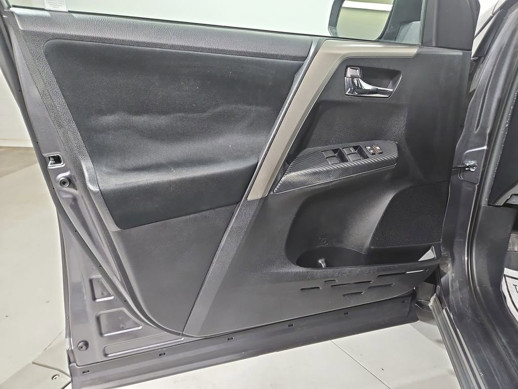 Used 2015 Toyota RAV4 XLE image 10