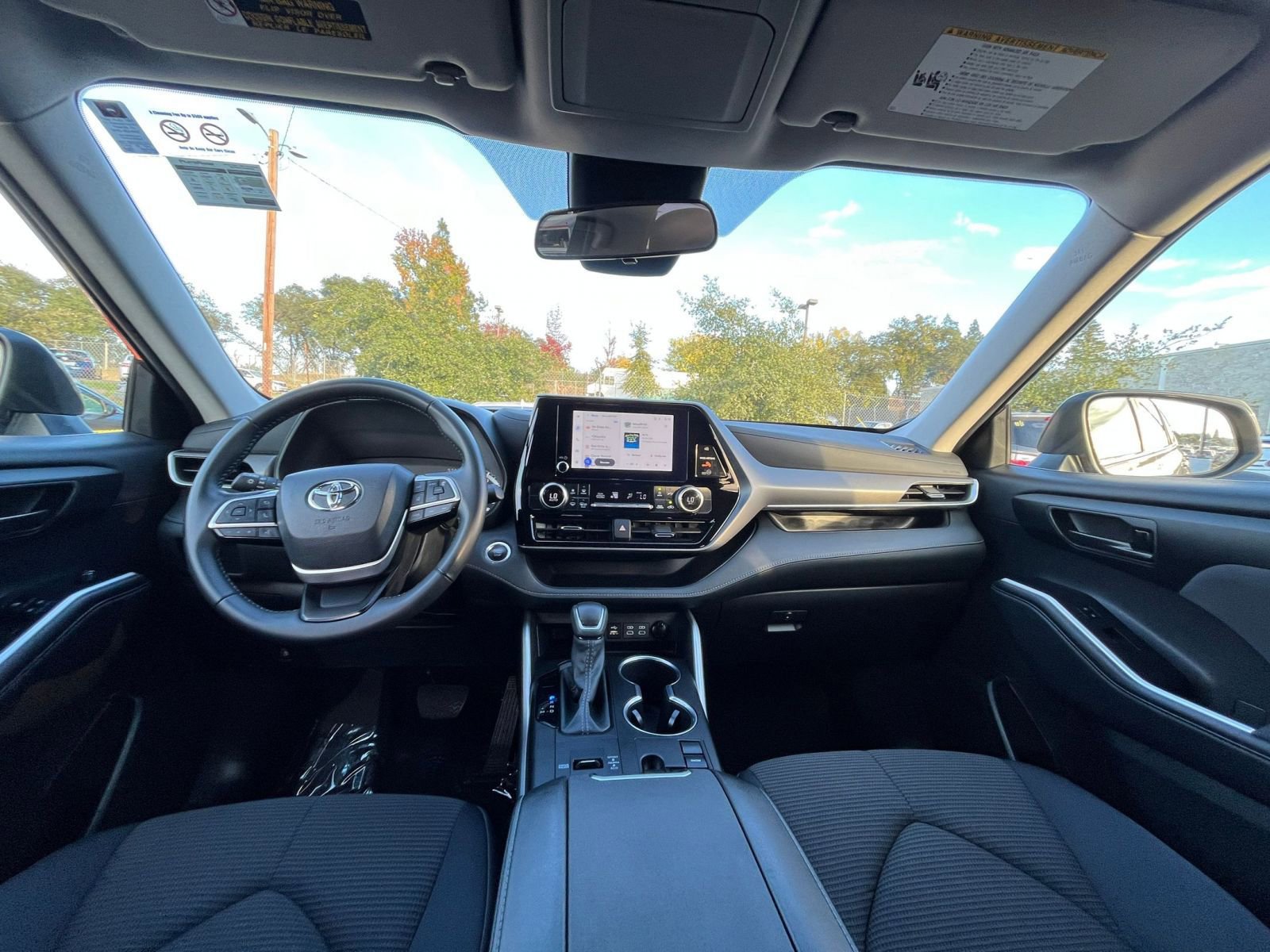 Used 2025 Toyota Highlander LE image 34