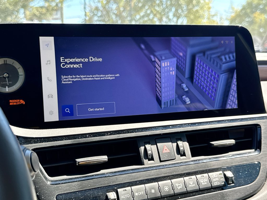 Used 2025 Lexus ES 300h w/ Premium Package FWD image 27