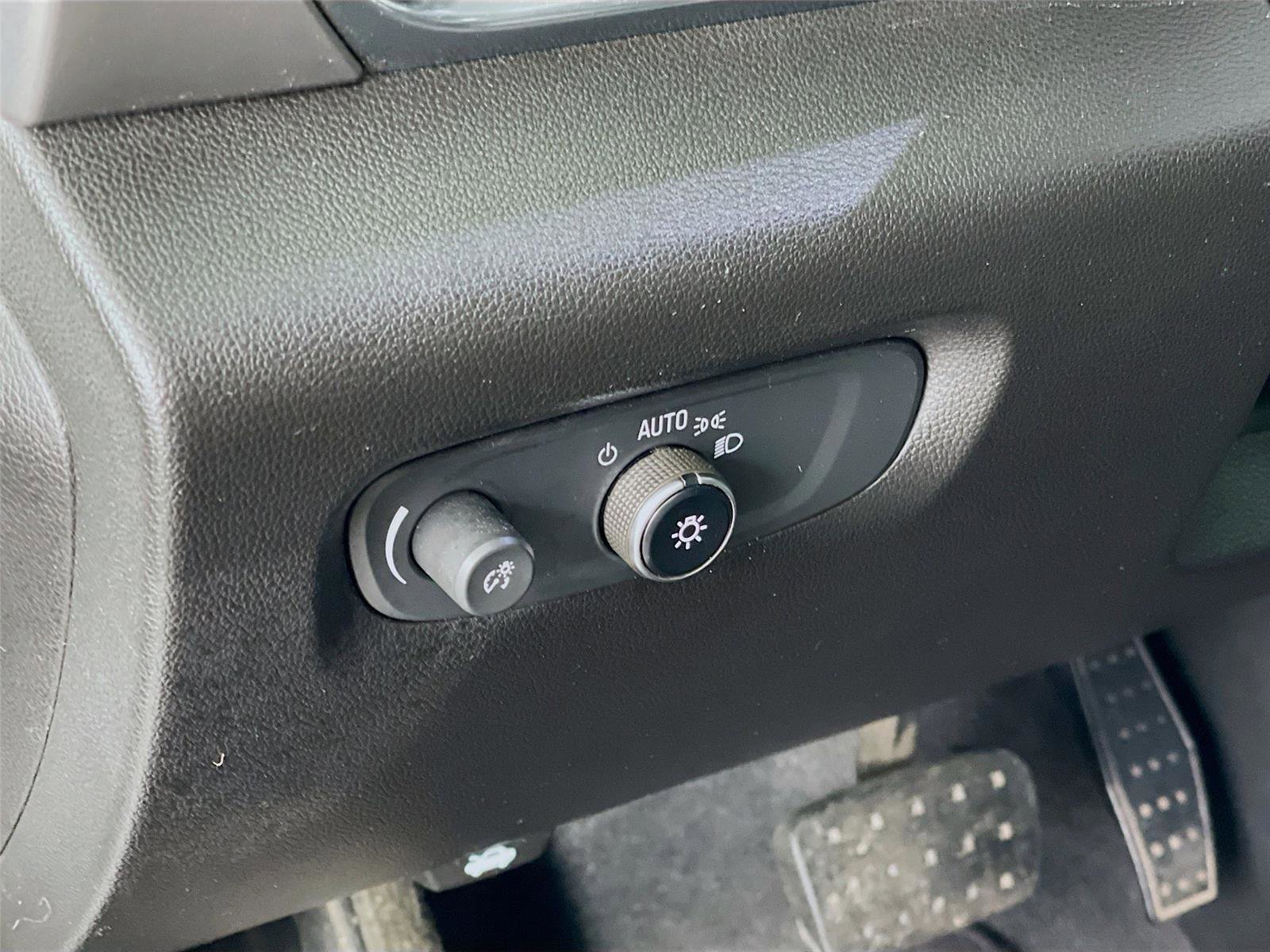 Used 2020 Chevrolet Traverse LS image 13