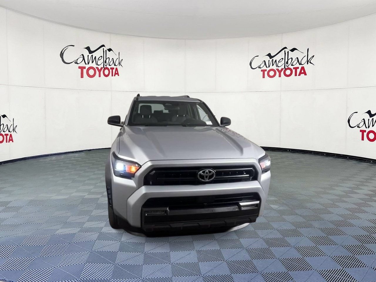 Used 2025 Toyota 4Runner SR5 AWD/4WD image 4