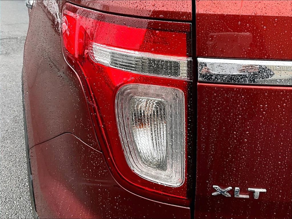 Used 2014 Ford Explorer XLT w/ Equipment Group 202A AWD/4WD image 28