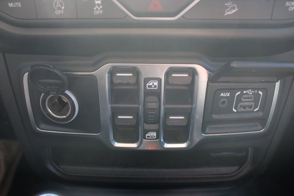 Used 2020 Jeep Wrangler Unlimited Sahara image 22