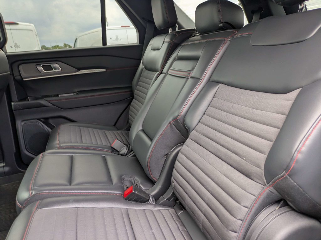 New 2025 Ford Explorer ST-Line w/ Premium Package RWD image 39