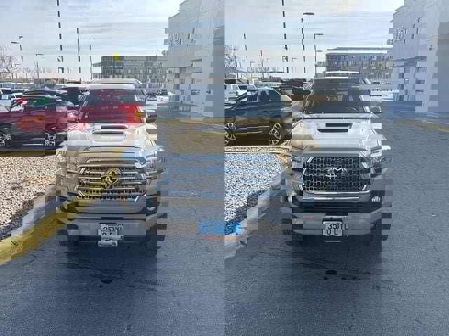 Used 2017 Toyota Tacoma TRD Sport w/ Tow Package (A/T) image 2