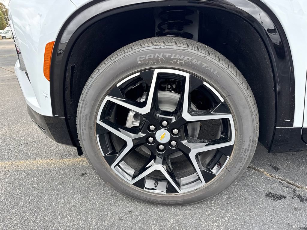 New 2026 Chevrolet Traverse High Country w/ LPO, Floor Liner Package FWD image 12