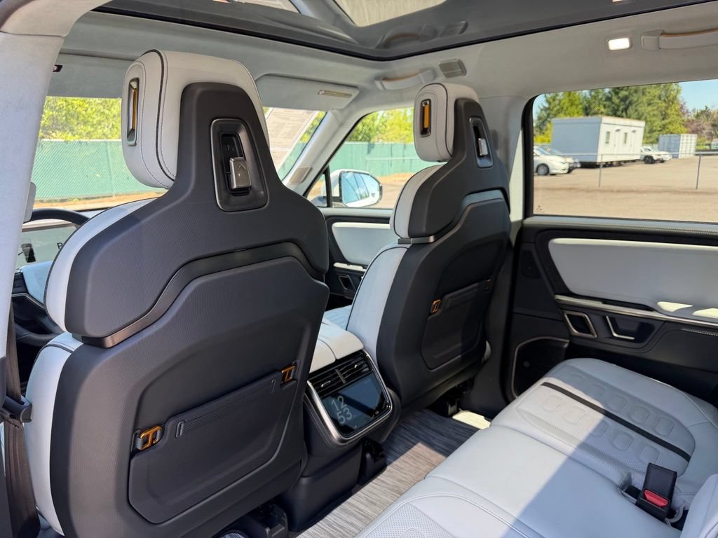 Used 2024 Rivian R1S Adventure AWD/4WD image 30