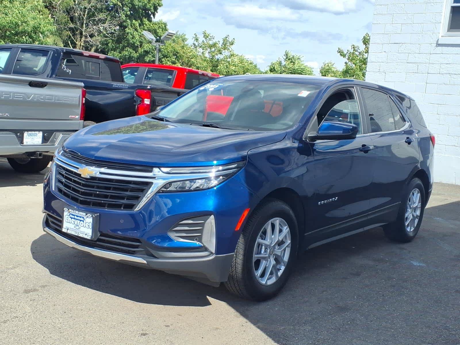 Used 2023 Chevrolet Equinox LT AWD/4WD image 3