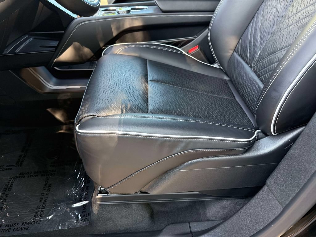 Used 2026 Cadillac Vistiq Luxury w/ LPO, Floor Liner Package AWD/4WD image 3