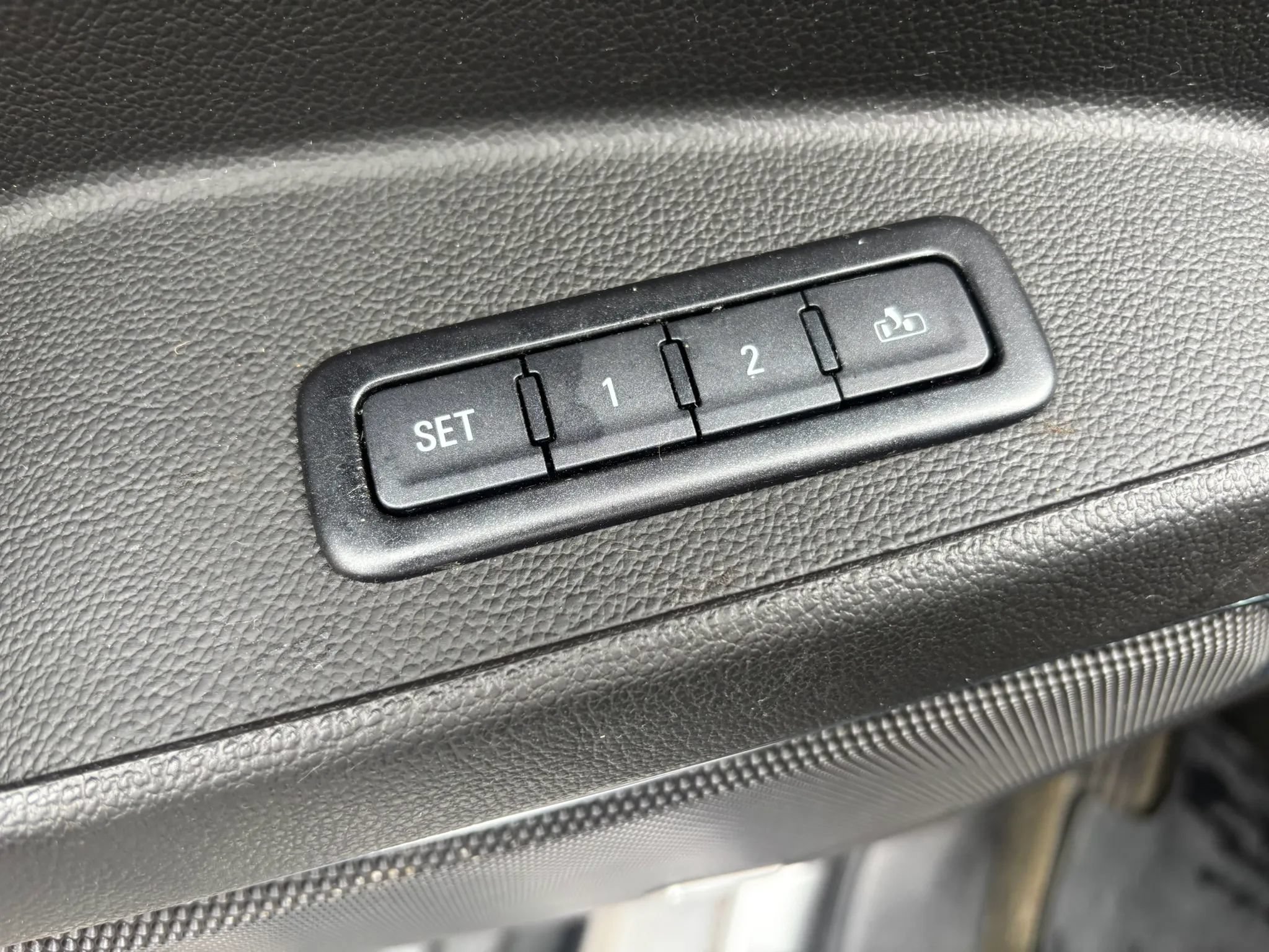 Used 2018 Chevrolet Tahoe Premier AWD/4WD image 23