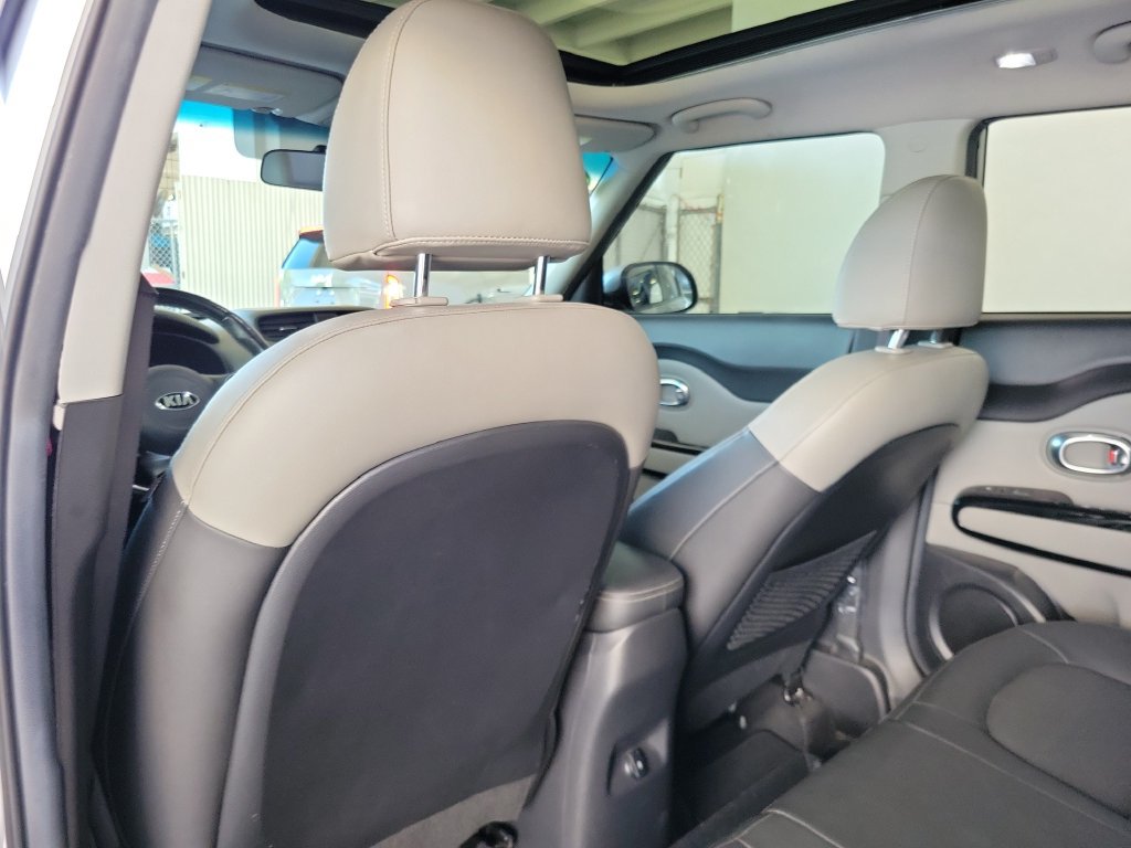 Used 2017 Kia Soul + w/ Primo Package FWD image 13