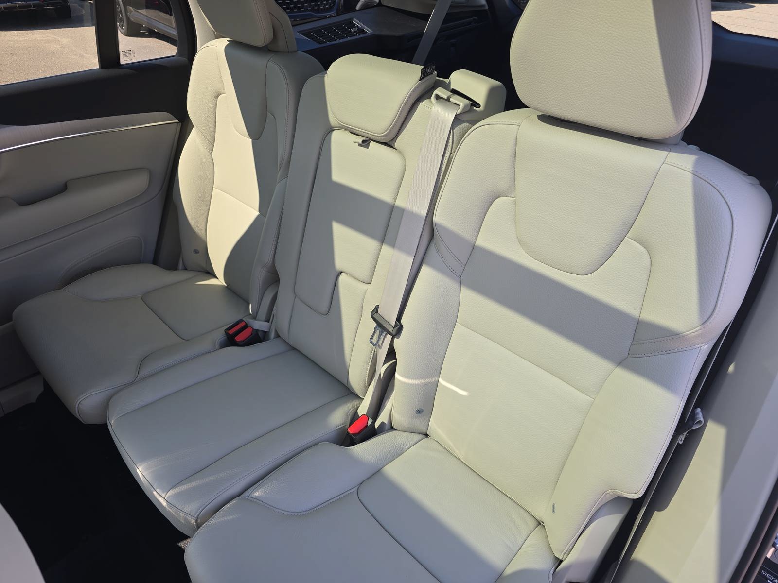 Used 2022 Volvo XC90 T5 Momentum FWD image 13