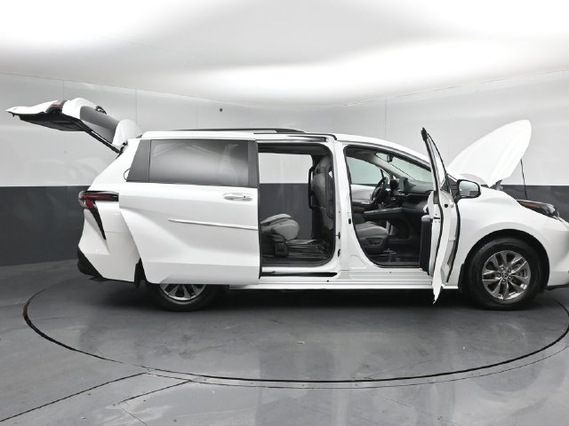 Used 2025 Toyota Sienna XLE w/ XLE Plus Package AWD/4WD image 59