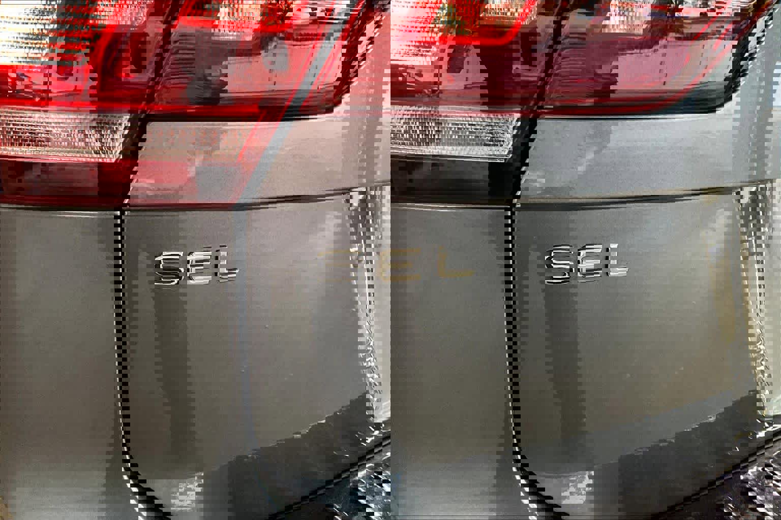 Used 2024 Volkswagen Tiguan SEL R-Line image 11