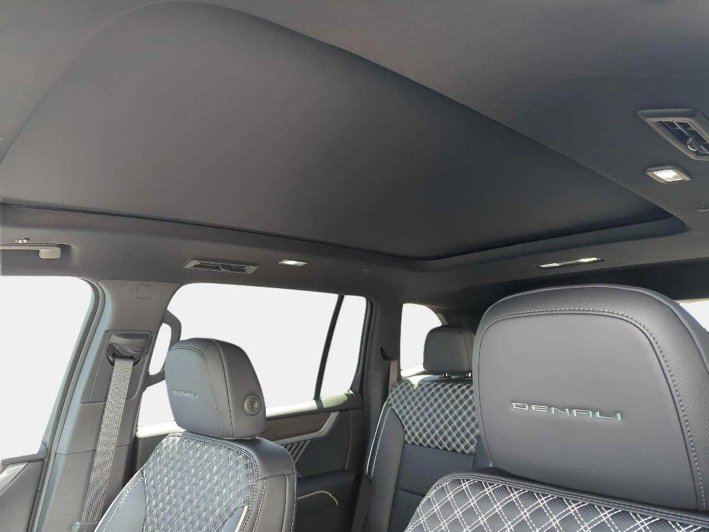 New 2025 GMC Acadia Denali w/ Super Cruise Package image 9