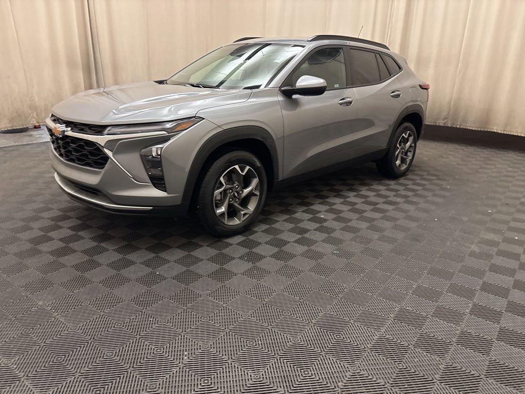 Used 2025 Chevrolet Trax LT w/ LT Convenience Package image 1