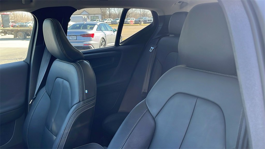 Certified 2025 Volvo XC40 B5 Plus image 10