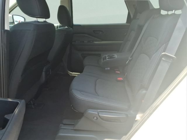 Used 2024 Nissan Pathfinder SV FWD image 18
