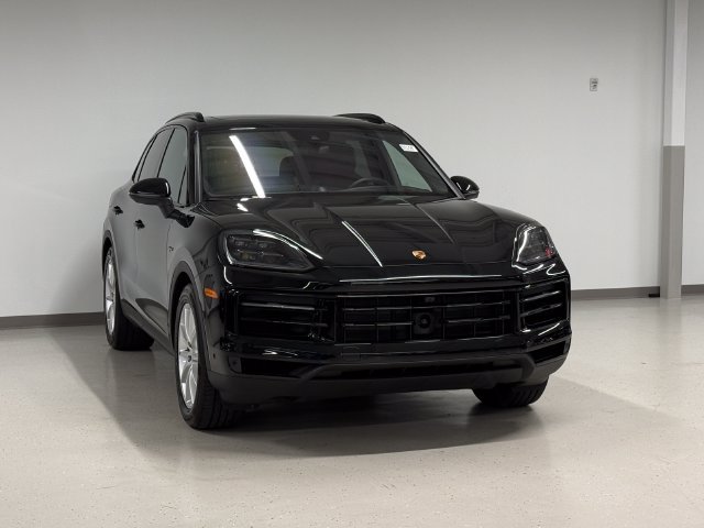 Certified 2025 Porsche Cayenne E-Hybrid w/ Premium Package Plus AWD/4WD image 9