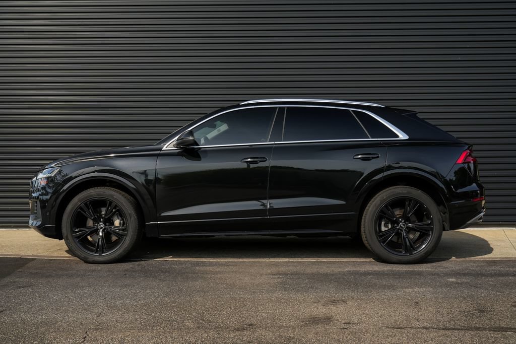 Used 2022 Audi Q8 Prestige w/ Prestige Package AWD/4WD image 2