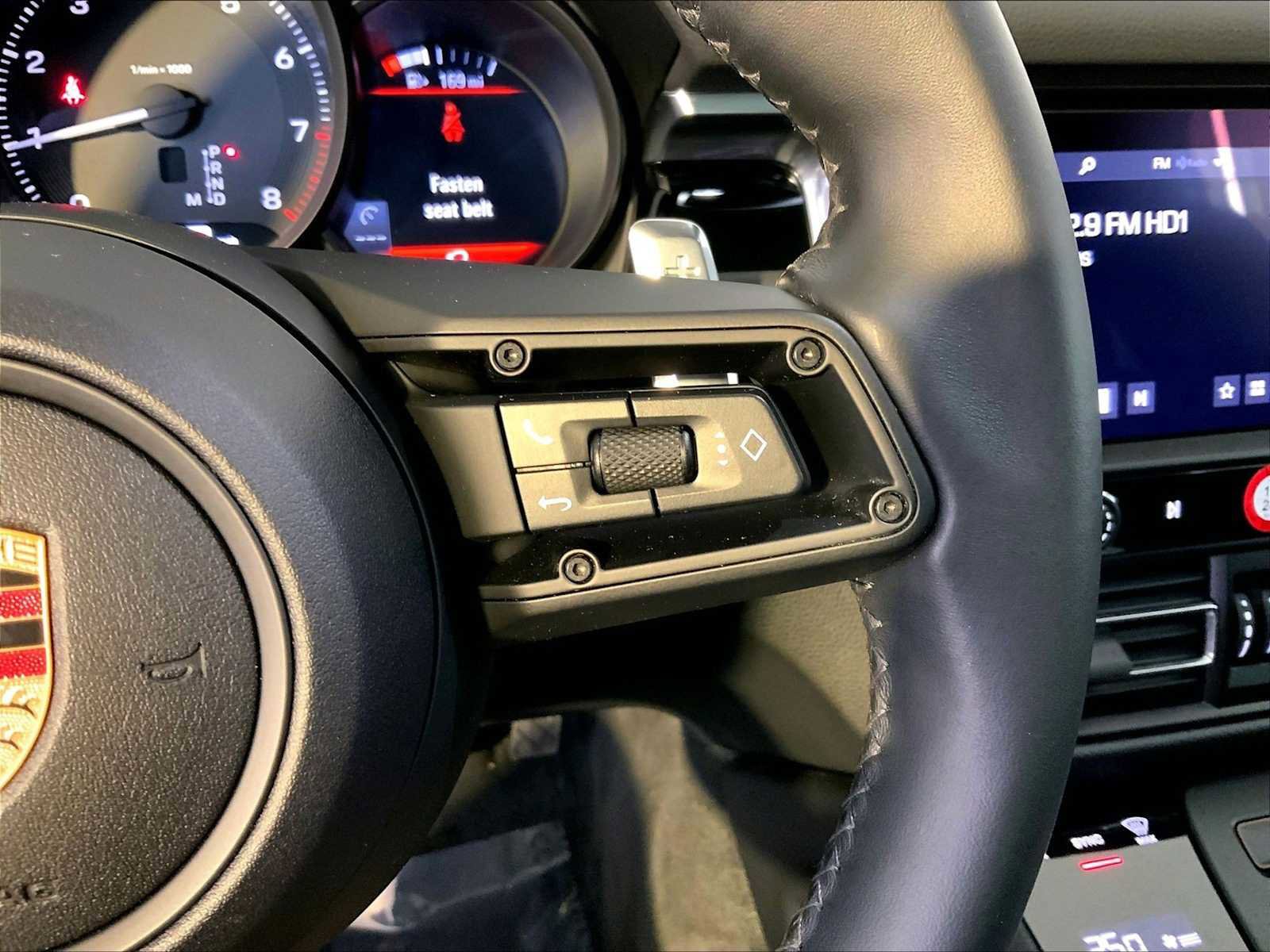 Certified 2024 Porsche Macan image 28