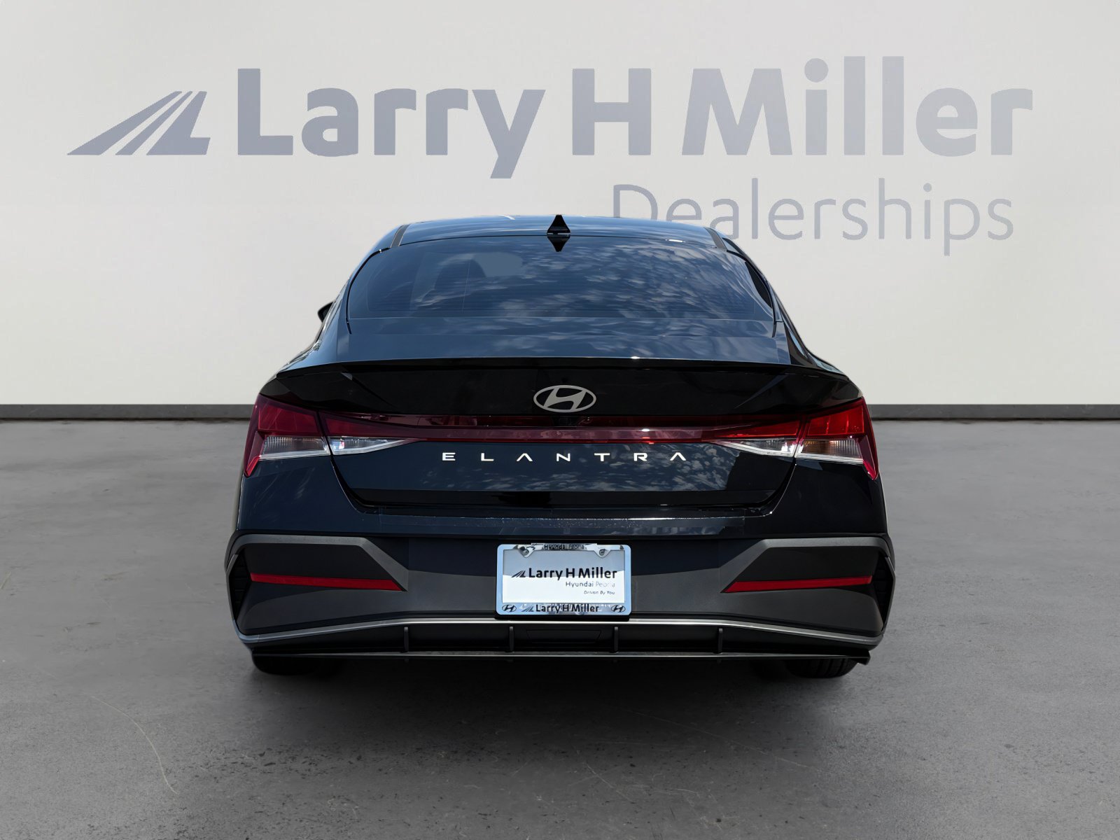 Used 2025 Hyundai Elantra Sport w/ Cargo Package FWD image 4