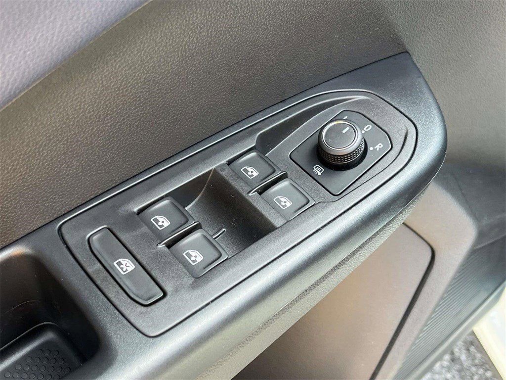 New 2025 Volkswagen Taos SEL AWD/4WD image 18