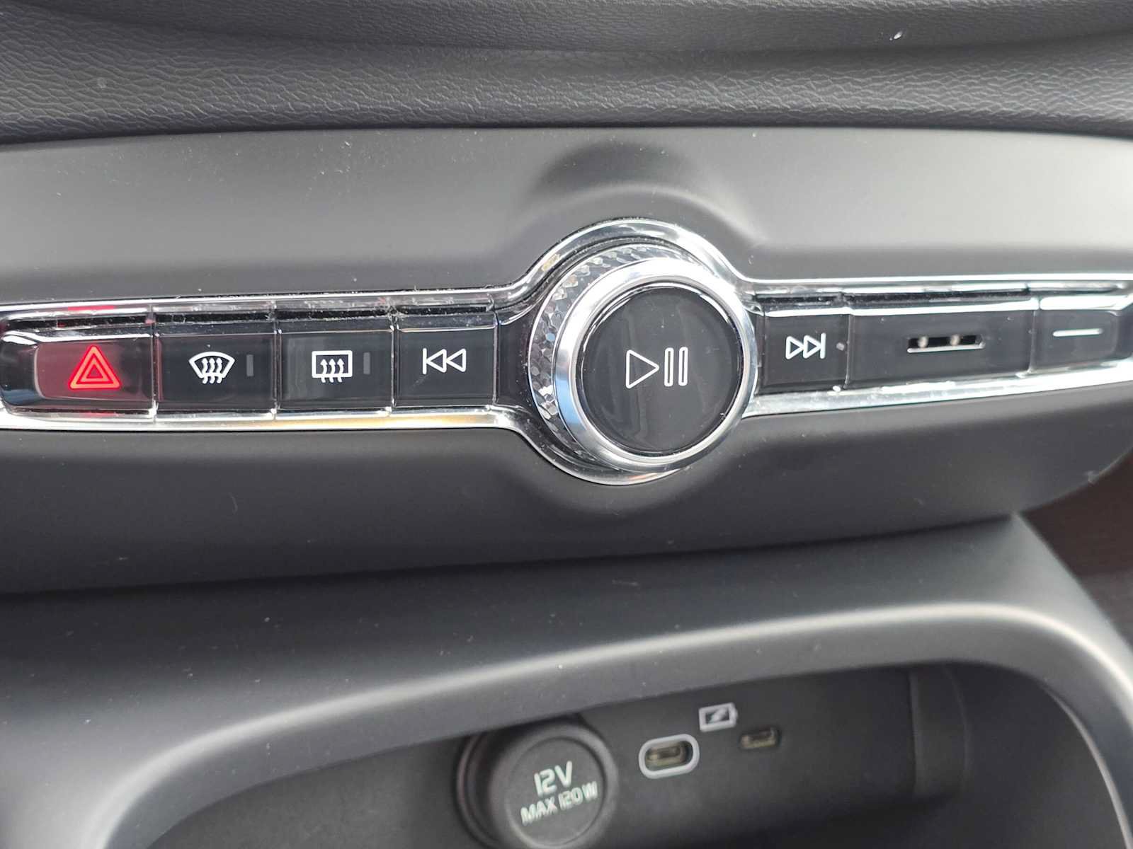 Certified 2023 Volvo XC40 Recharge Ultimate AWD/4WD image 30